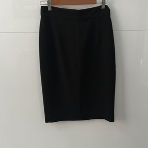 JUDITH & CHARLES - black knee length pencil skit with small back slit - size 6